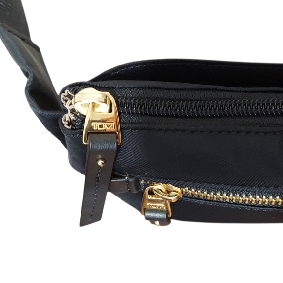 Tumi Meera Slim Waist Pack Great Condition - Picture 6 of 11